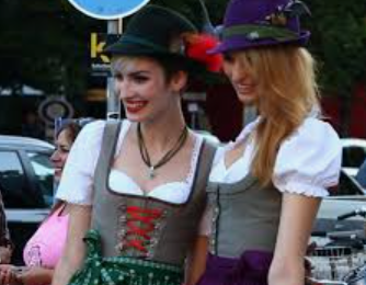 4 ways to compliment your dirndl dress with an Oktoberfest theme
